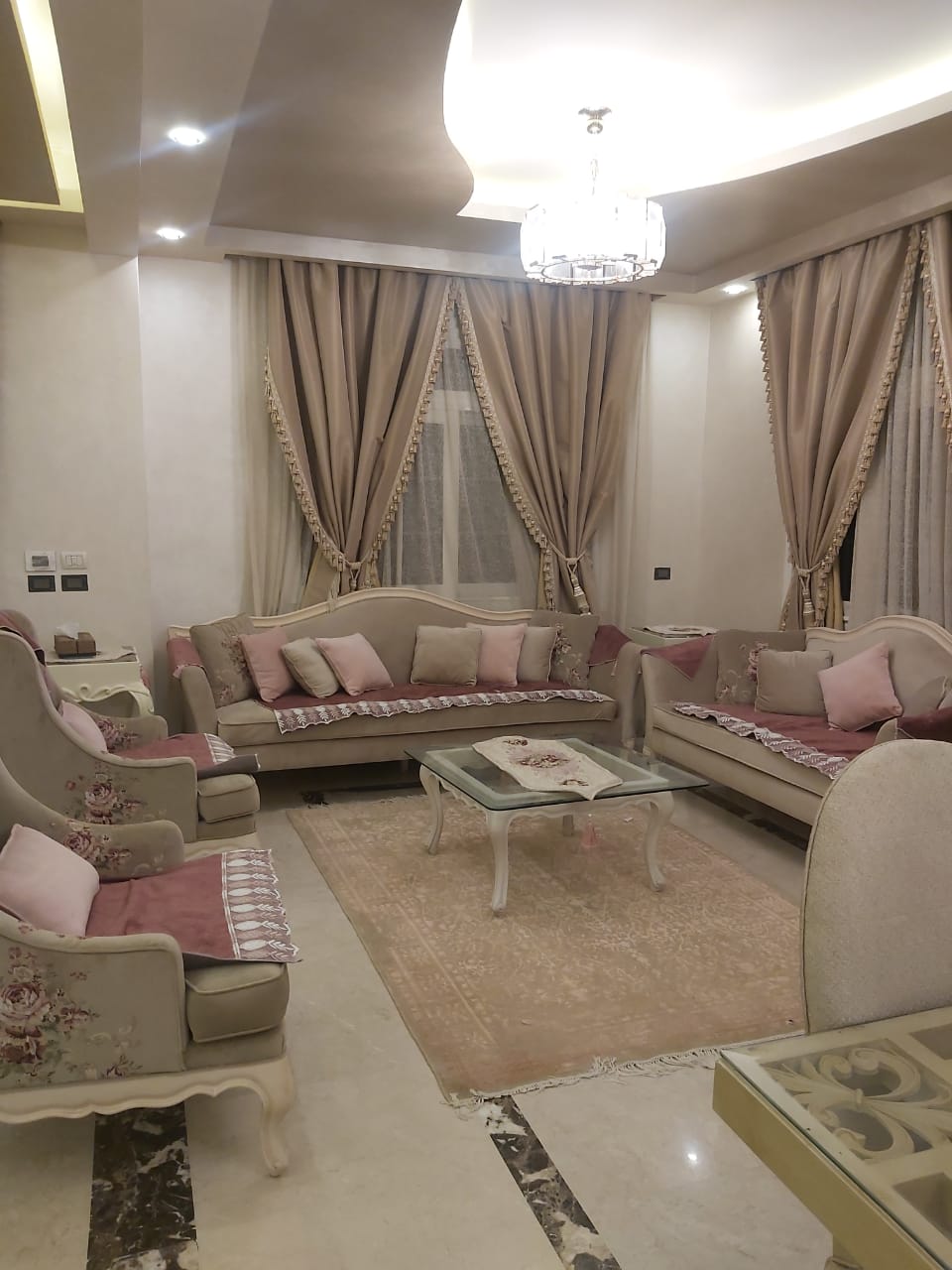 فيلا في مدينتي 240 م2 للإيجار مفروش بحري على حديقة تشطيب سوبر لوكس 35,000 ج 